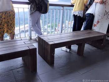 基山観海亭のベンチ