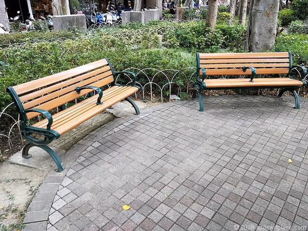 永康公園のベンチの写真5