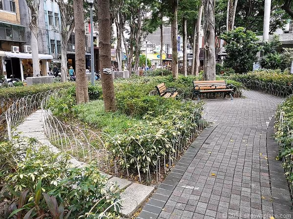 永康公園のベンチの写真4