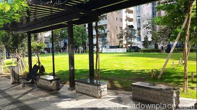 [淡路町站] 淡路公园 WATTERAS 1楼 休息处 的照片 1