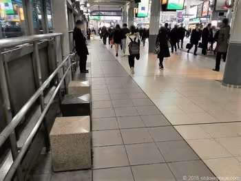 品川駅東西連絡通路の休憩所