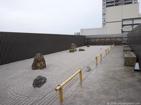 Foto di シァル鶴見 屋上庭園 枯山水 6