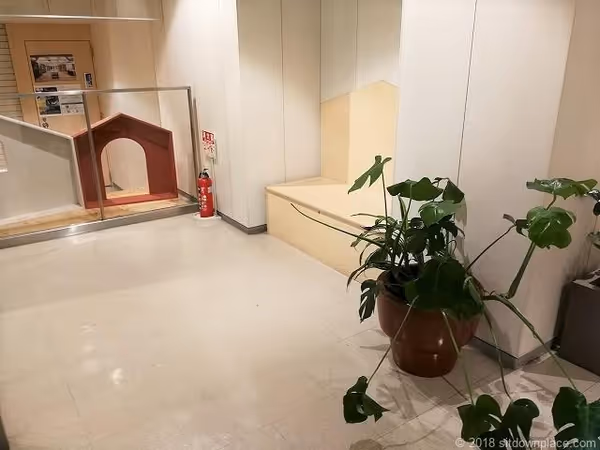 Photo of Motomachi-Chukagai Station | America-yama Park 3F Rest Spot in Front of the Escalator 2