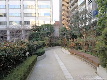 赤坂Bizタワー公開空地