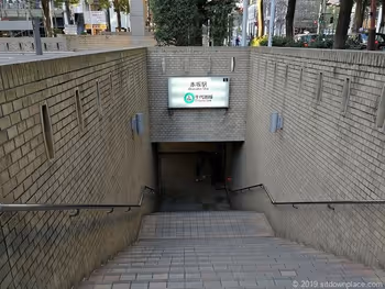 国際新赤坂ビル西館1Fの5b出口