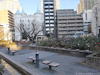 赤坂氷川公園のベンチ