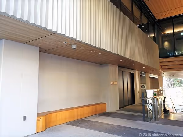 渋谷キャスト 青山通り側の写真1