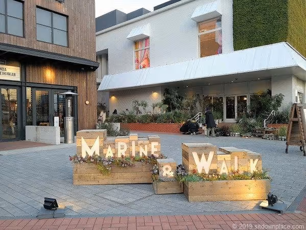 Photo of Minatomirai Station | Marine & Walk 1F Tables & Benches 1