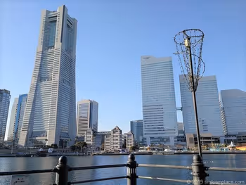 사쿠라기초의 키샤미치 벤치에서 보이는 랜드마크 타워