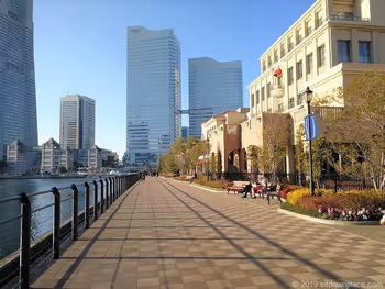 운하 파크 아니베르셀 앞