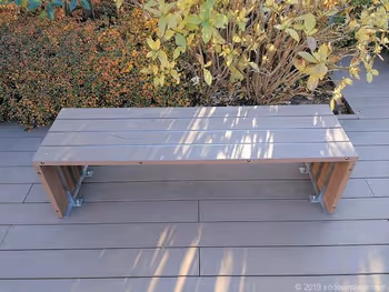 アニヴェルセルのコスモワールド側のベンチ