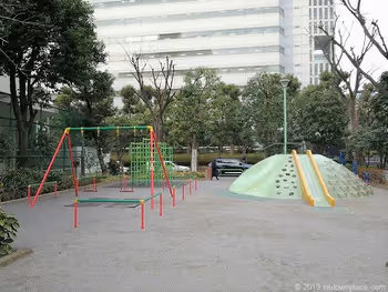芝五丁目児童遊園の遊具