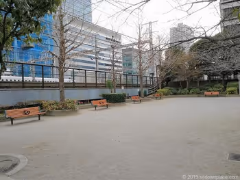 本芝公園のベンチ