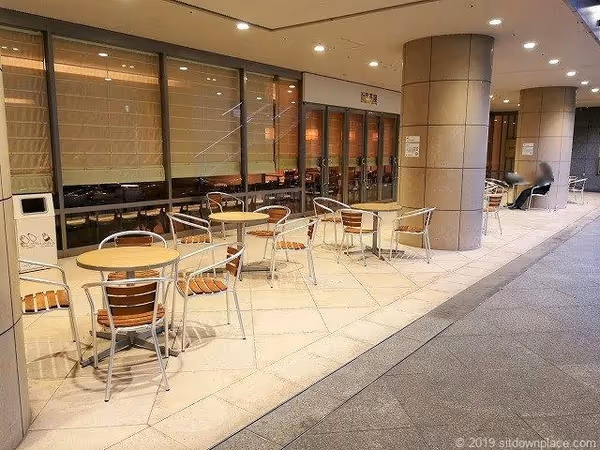 グランパークB1F ショップ エスカレーター付近の写真1