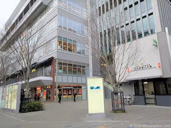 田町駅東口交差点付近の交番