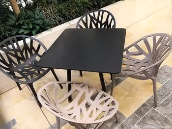 【田町駅】ムスブ田町 1F 休憩スペース