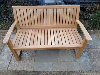Two-seater bench in the Rose Garden of Q-COURT at Shinjuku Marui Main Building