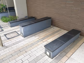 파크하우스 아카바네 거리 앞 휴식 공간