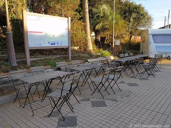 駅前広場 ぬれせんべい焼き体験と休憩場所の写真4