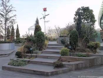 롯폰기 힐즈 66 플라자의 로즈 가든 입구