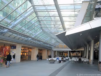 【六本木駅】大屋根プラザ 六本木ヒルズの休憩場所