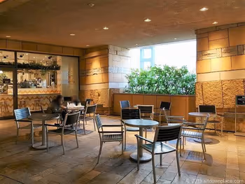 【六本木駅】六本木ヒルズ ヒルサイドB1F 休憩スペース