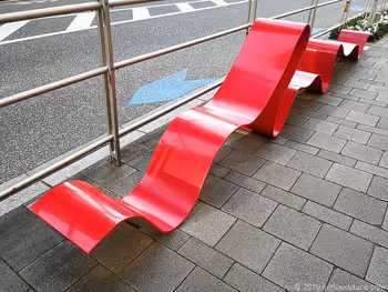 六本木榉木坂的艺术作品“只有爱……”