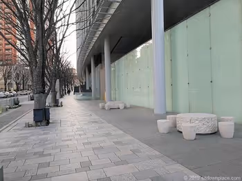 六本木けやき坂通りの休憩スペース