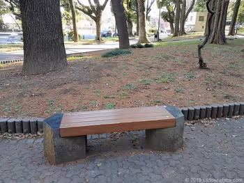 芝公园23号地银杏坂附近的椅子