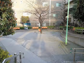 滨松町四丁目儿童游园的景观