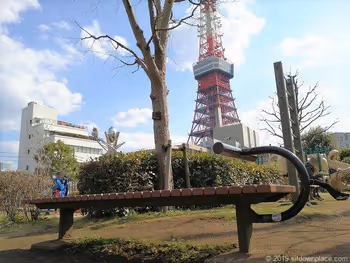 Abdominal exercise bench and Tokyo Tower in Shiba Kyusho Park