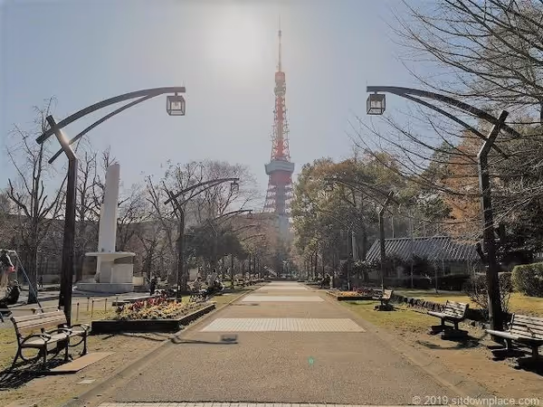 Photo of Onarimon Station | Shiba Park Lot 4 Bench with a View of Tokyo Tower 2
