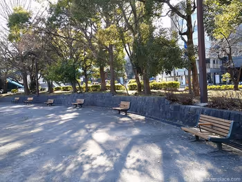 芝公園多功能運動廣場的長椅