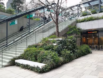 【京橋駅】東京スクエアガーデン 地下駅前広場の休憩場所