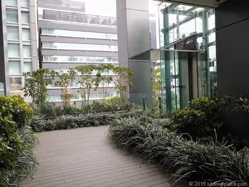 도쿄 스퀘어 가든 교바시 언덕의 가지만 다리 쪽 엘리베이터