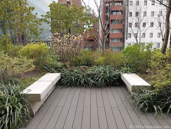 도쿄 스퀘어 가든 교바시 언덕의 벤치