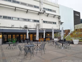 銀座松屋屋上広場の休憩スペース