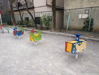 小島公園的交通工具型遊樂設施