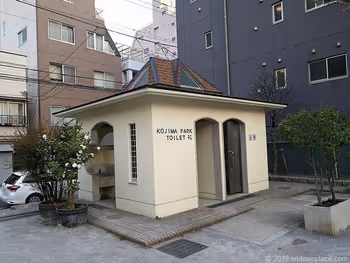 小島公園的公共廁所