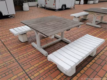 高島屋屋上のテーブル