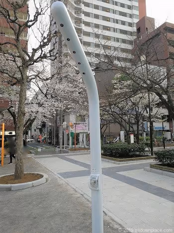 오카치마치 공원의 샤워와 놀이기구