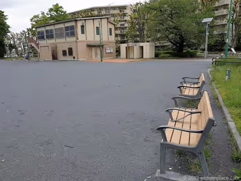 矢崎町防災公園の休憩所