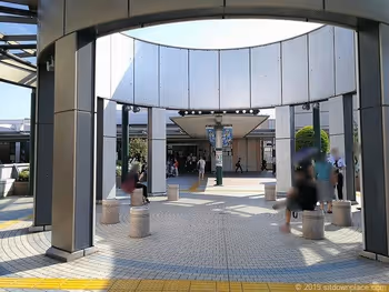 武蔵溝ノ口円筒広場の休憩場所