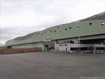 稲城長沼駅の外観