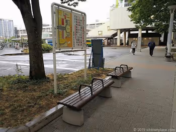 新潟普拉卡1前的長椅