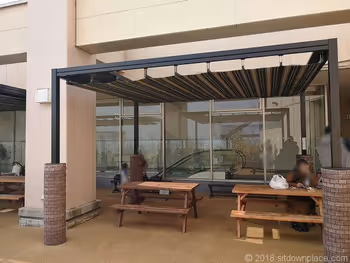 丸井北千住屋頂廣場的休息區