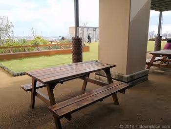 丸井北千住屋頂廣場的桌椅