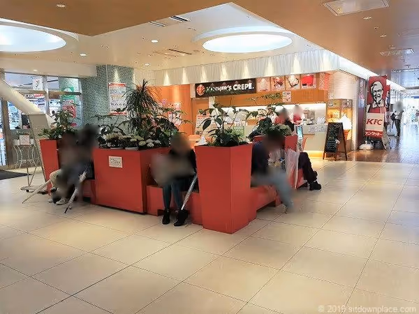 Foto di CoCoLo南館 クレープ前 待ち合わせ広場 2