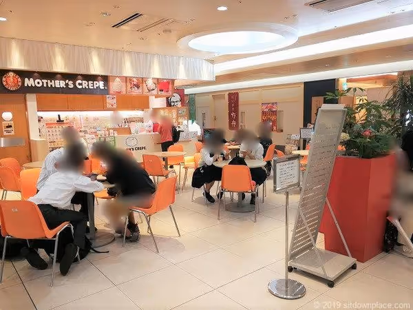 Foto di CoCoLo南館 クレープ前 待ち合わせ広場 1