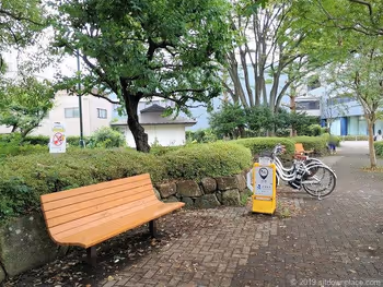 分倍河原站前的片町公園的休息場所